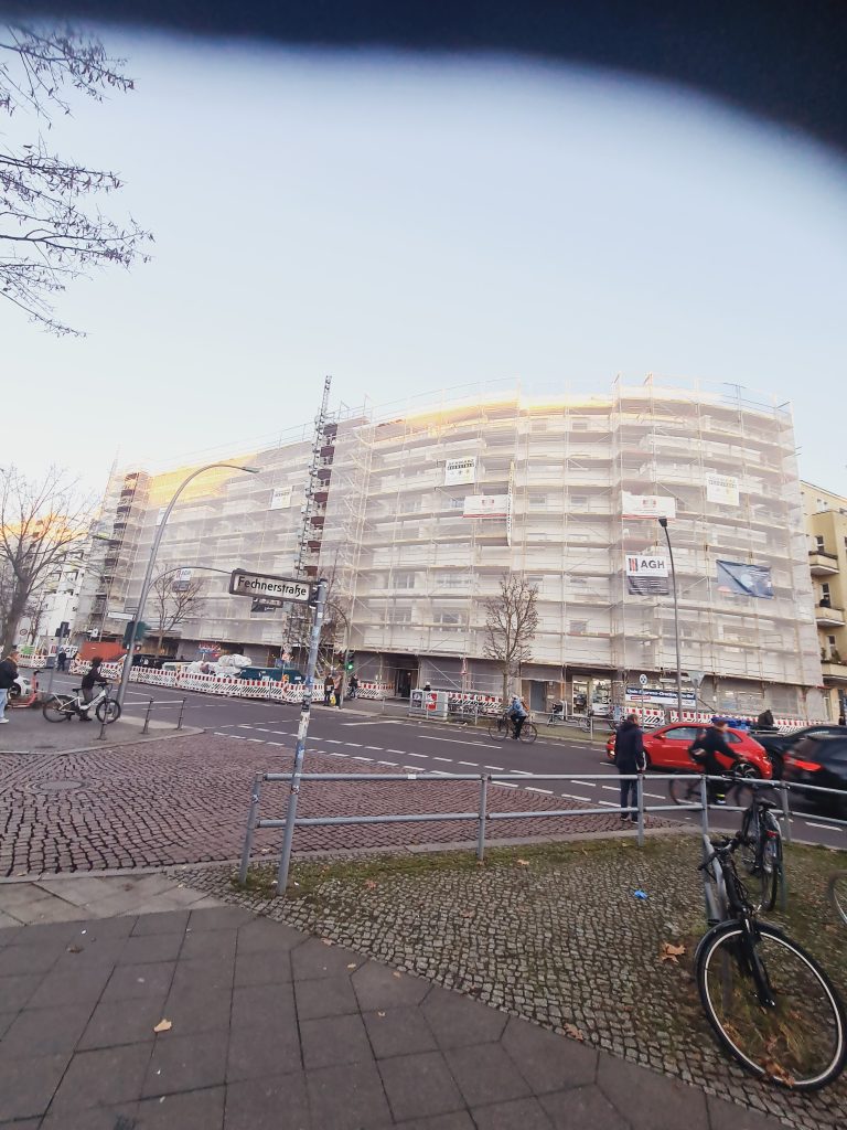 Uhlandstraße 106, 107